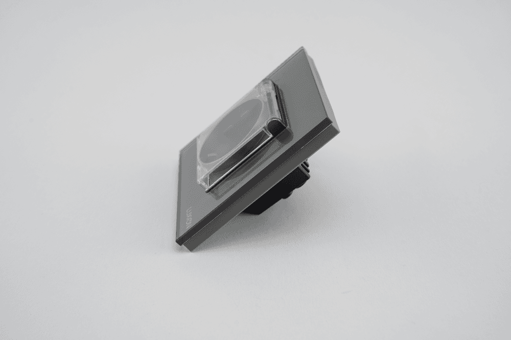 Priza Simpla cu Capac de Protectie cu Rama din Sticla LUXION — imaginea 7